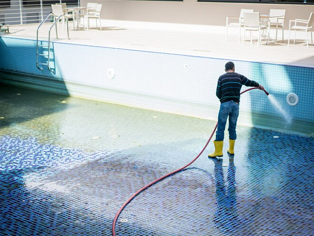 7 типичных ошибок при защите и уходе за бассейном — и как их избежать в 2025 году